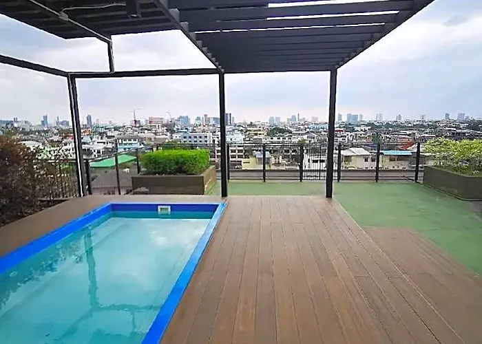 Cozy Near Suncity Subway Hotel 4*