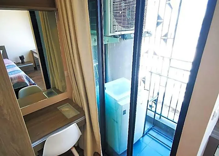 Hotel Cozy Near Suncity Subway 4*